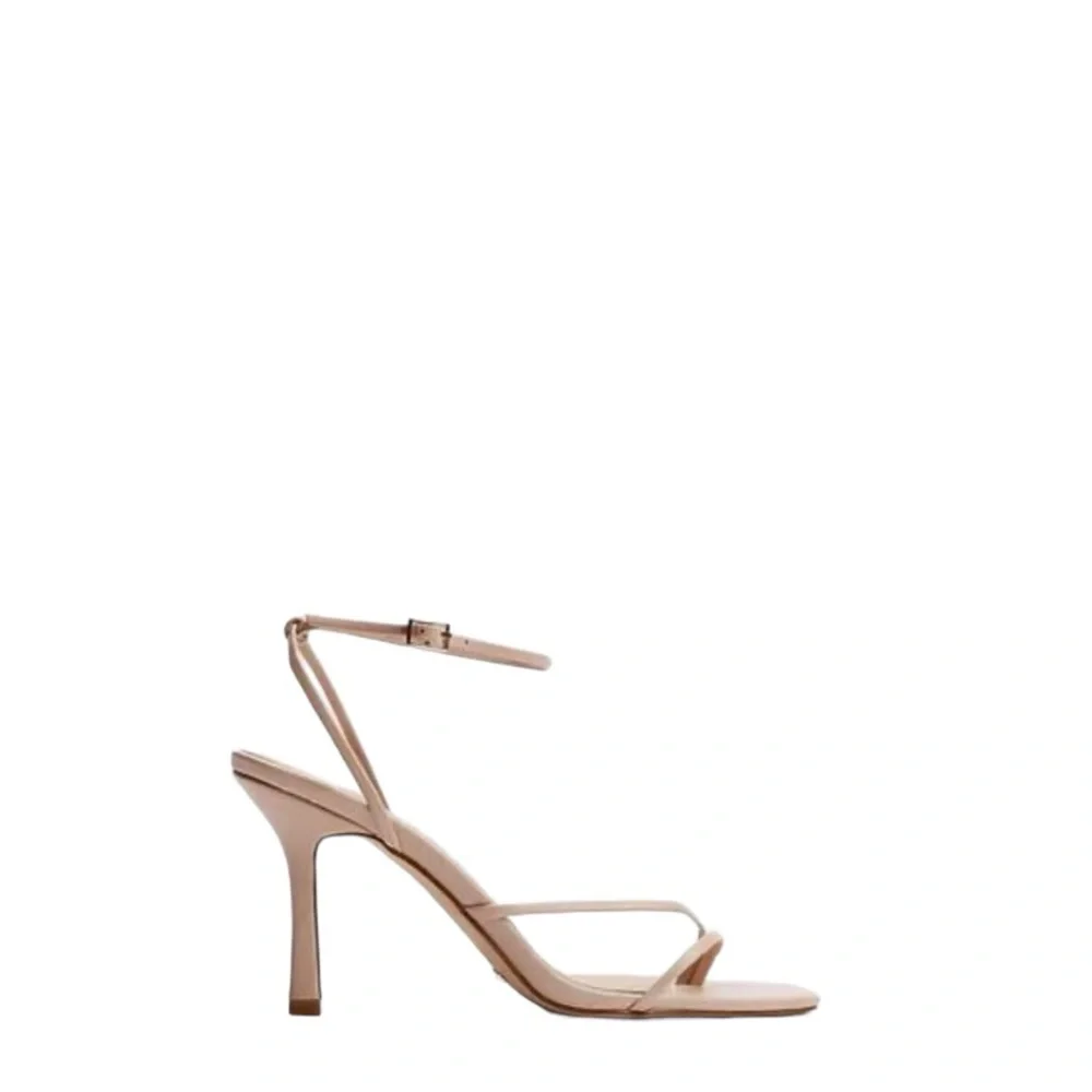 Billini- Sarine Strappy White Sandal size 6 NWOB